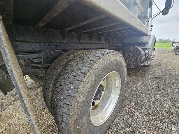 1997 INTERNATIONAL 8100 Dump Truck - Image 18